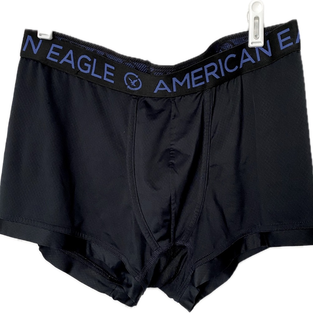 Men’s American Eagle briefs. Size medium   Color black
